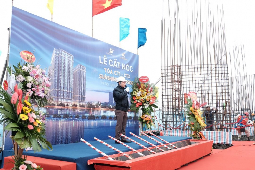 Ông Nguyễn Ngọc Sơn (Phó TGĐ Sunshine Group) phát biểu tại buổi lễ cất nóc